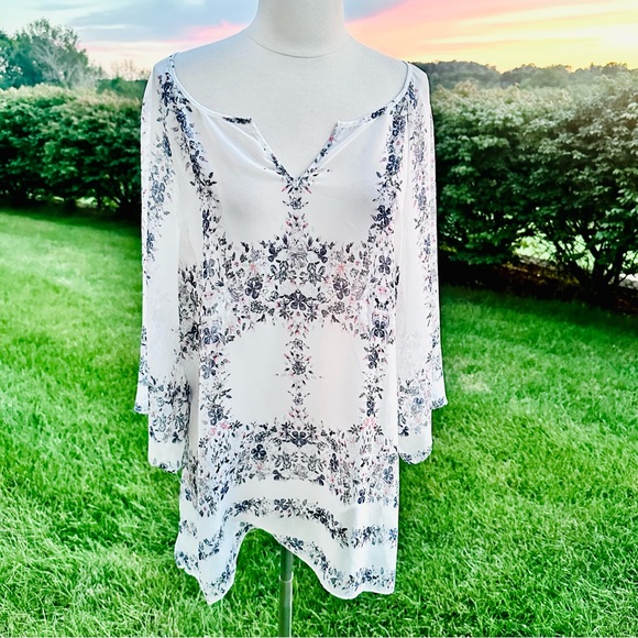 Jessica Simpson Maternity Lightweight Tunic - Picture 3 of 16